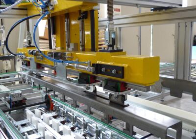 automazione industriale per assemblaggio doghe su telai letti