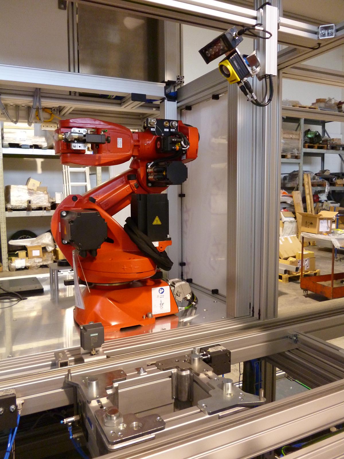 linea robotizzata a pallet per assemblaggio e collaudi automazione industriale macchina speciale